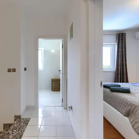 Enka By Interhome * Pula