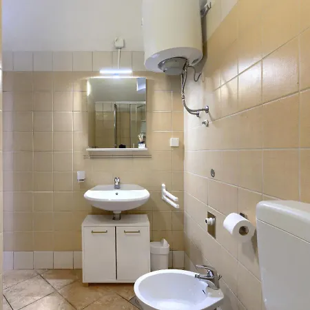 Enka By Interhome Pula