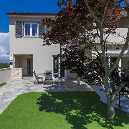 Enka By Interhome * Pula