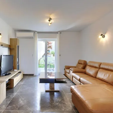 Semesterbostad Enka By Interhome