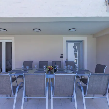 Enka By Interhome * Пула