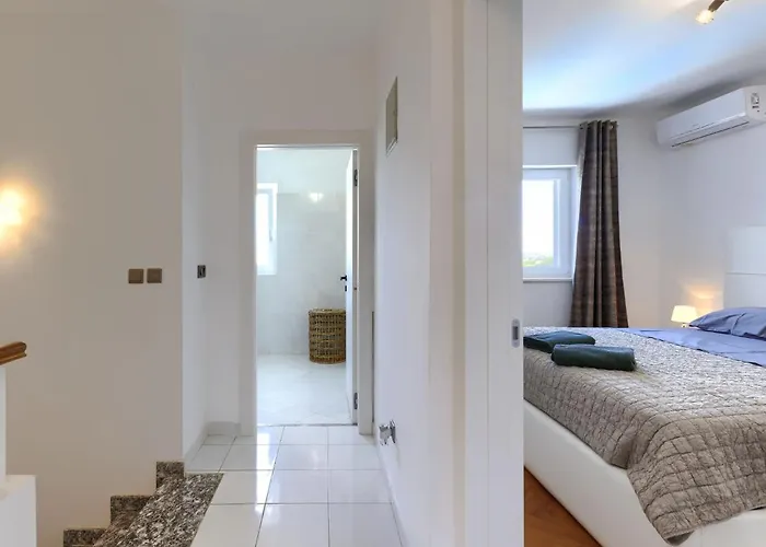 Enka By Interhome * Pula