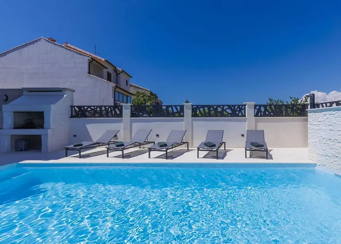 Сasa de vacaciones Enka By Interhome Pula