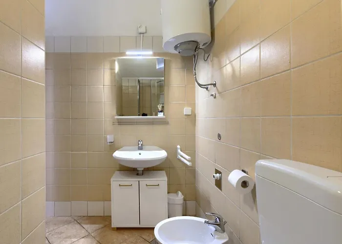 Enka By Interhome Pula