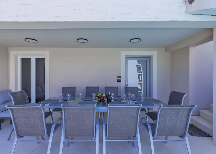 Enka By Interhome * Pula